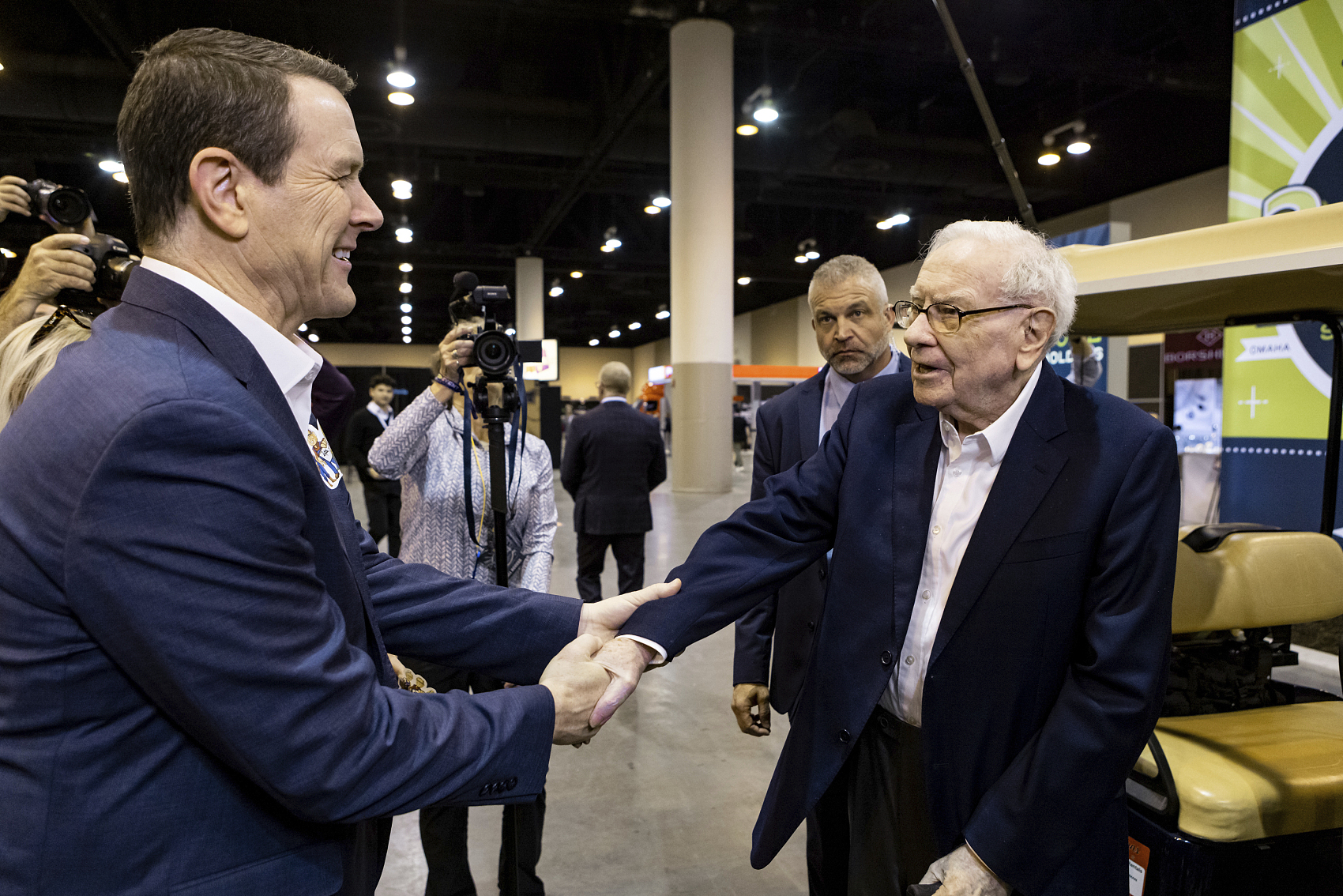 SEE's Candies CEO shakes hands with Warren Buffett at the Berkshire Hathaway Shareholder Meeting2024